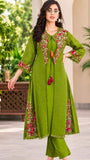 Beautiful three-piece fusion suit.